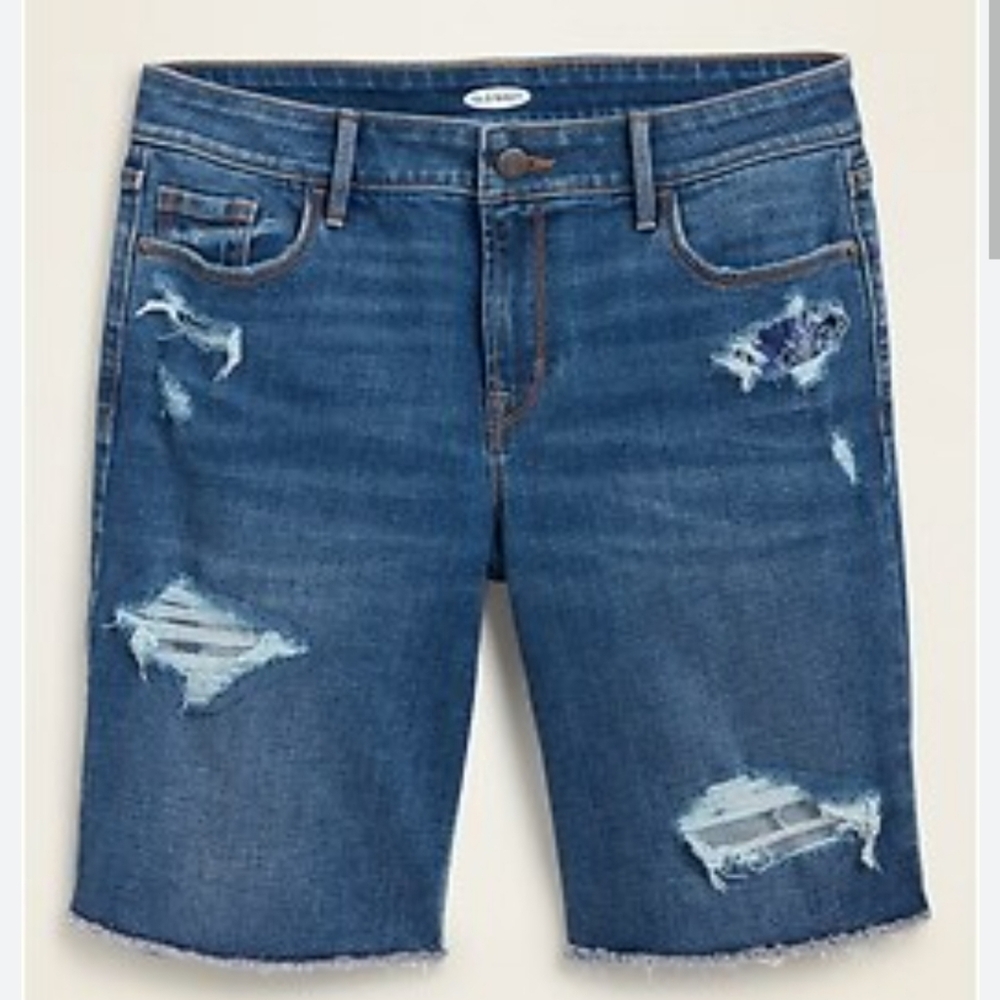 Mid rise Distressed Bermuda Shorts - 9 inch inseam 💙